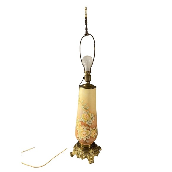 VTG VICTORIAN STYLE PORCELAIN HANDPAINTED ENAMEL FLORAL TABLE LAMP BRASS DETAILS